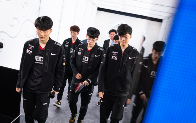 强度极高的 强度极高的