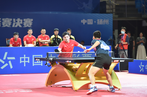 和欢呼声迎 和欢呼声迎